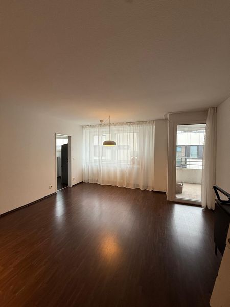 **schöne 2 Zimmer- Wohnung mit Balkon im Herzen von Aachen**
